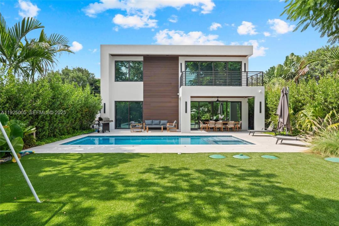 2410 NE 184st, North Miami Beach, Floride 33160, États-Unis