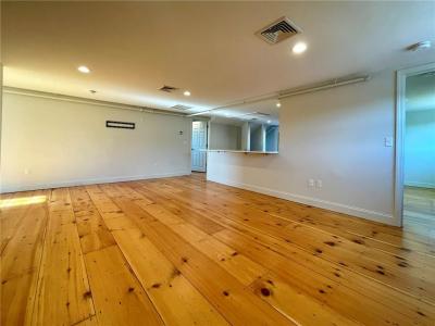 5 John Street 2, Bristol, Rhode Island 02809, USA