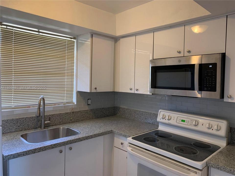 Miami, Florida 33161