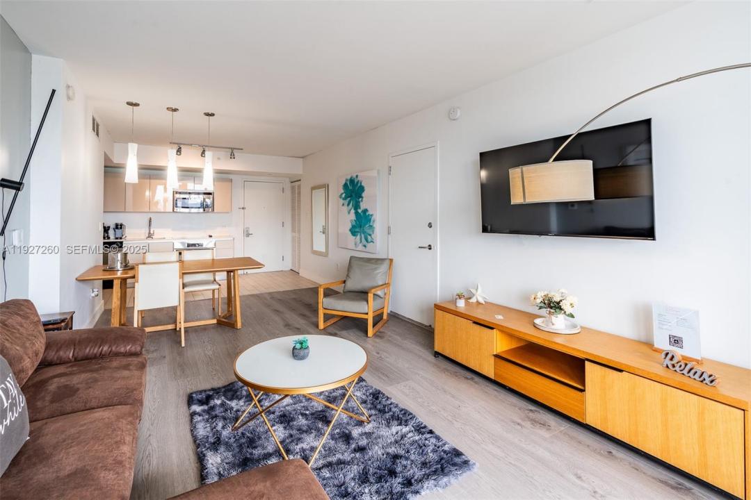 2602 E Hallandale Beach Blvd R809, Hallandale Beach, Florida 33009, Stati Uniti