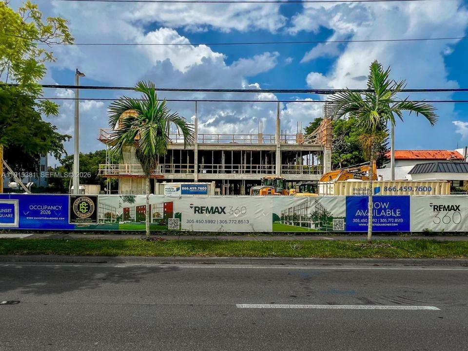 9945 SW 72nd St, Miami, Florida 33173, USA