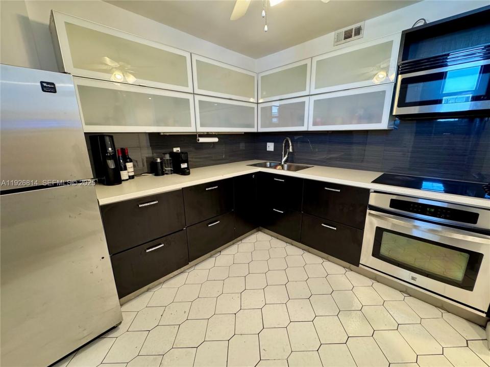 3660 NE 166th St 812, North Miami Beach, Florida 33160, Stati Uniti