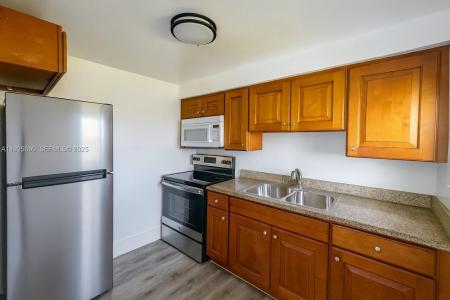 4017 SW 24th St 2, West Park, Florida 33023, USA