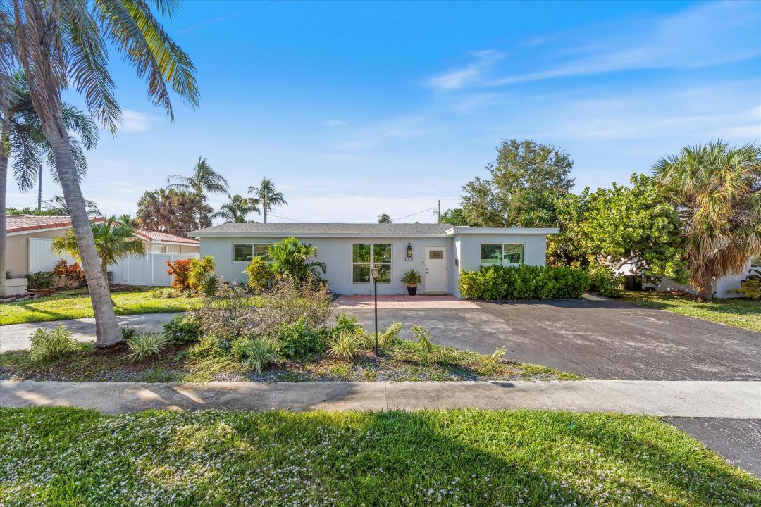 4921 NE 23rd Avenue, Lighthouse Point, Florida 33064