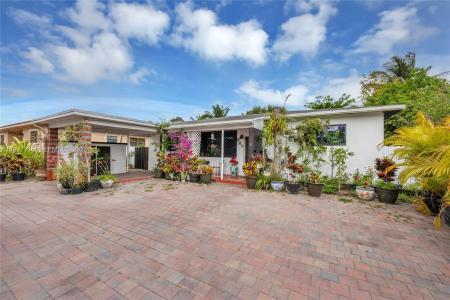 887 NE 145th St, North Miami, Florida 33161, USA