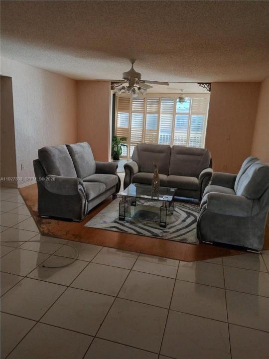 7557 Granville Dr 305, Tamarac, Florida 33321, USA