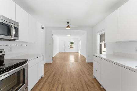 559 NE 68th St 557, Miami, Florida 33138, USA