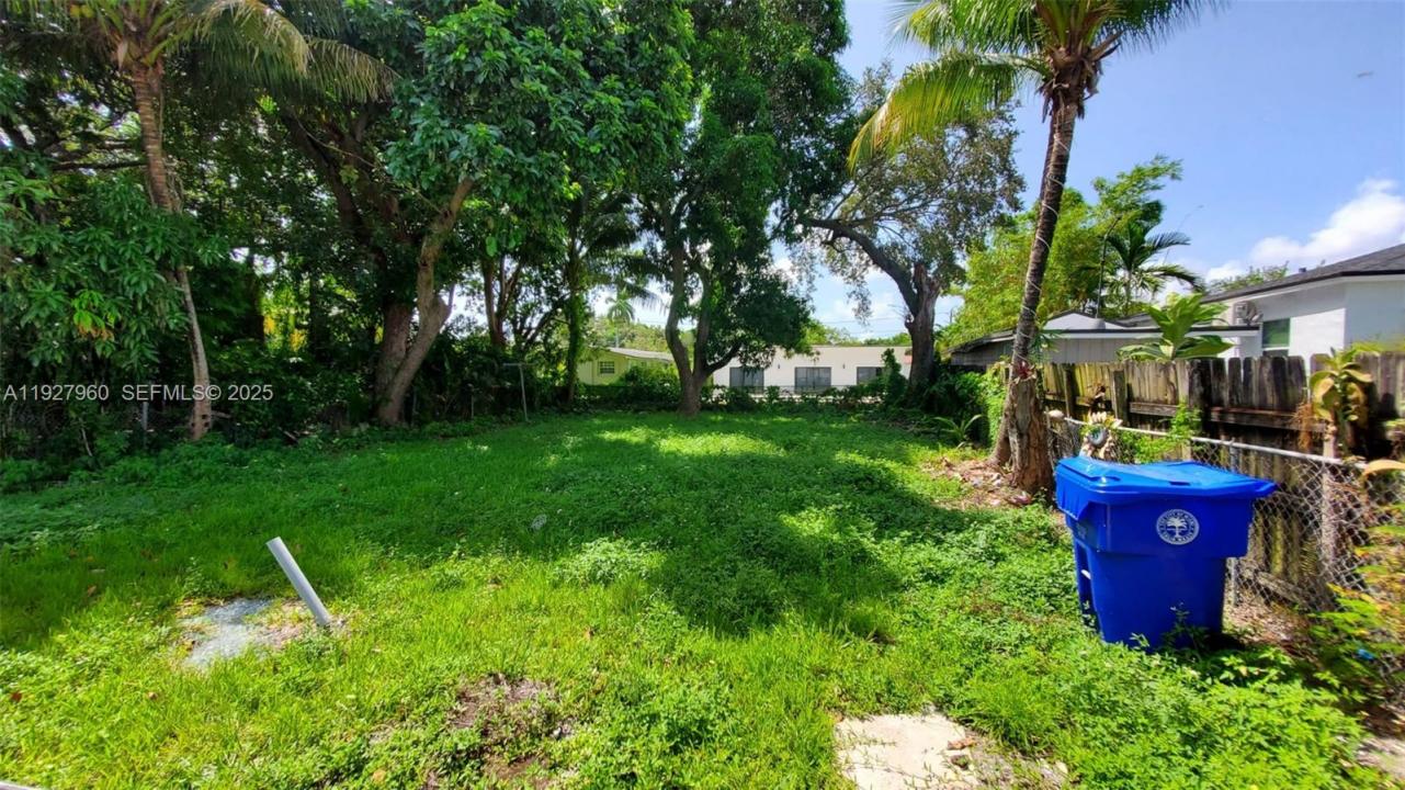 560 NW 53rd St, Miami, Florida 33127, USA