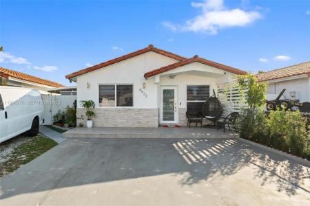 8822 NW 112th Ter, Hialeah Gardens, פלורידה 33018, ארצות הברית של אמריקה 