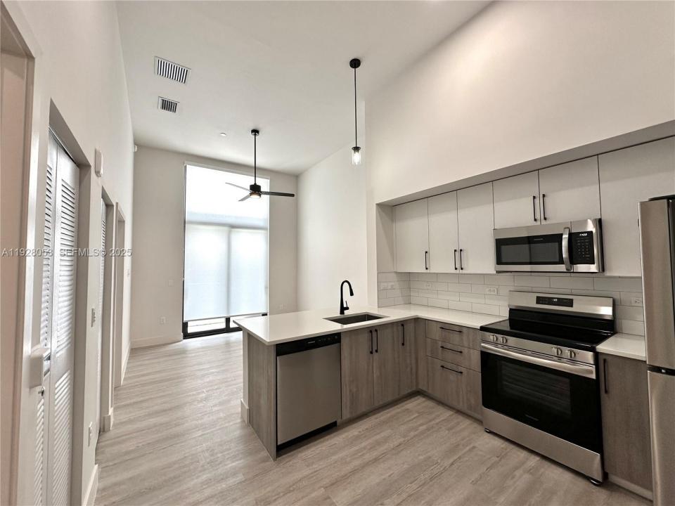 18412 Homestead Ave 110, Miami, Florida 33157, USA