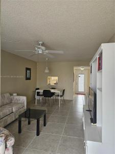 8280 Sunrise Lakes Blvd 205, Sunrise, Florida 33322, USA