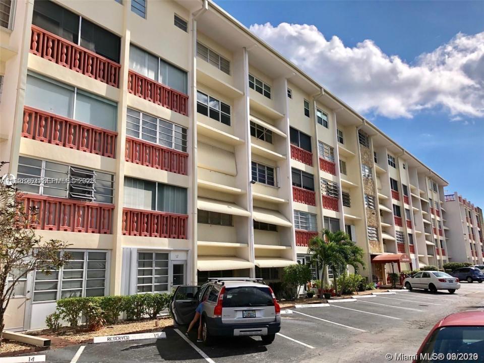 215 SE 3rd Ave 407B, Hallandale Beach, Floride 33009, États-Unis