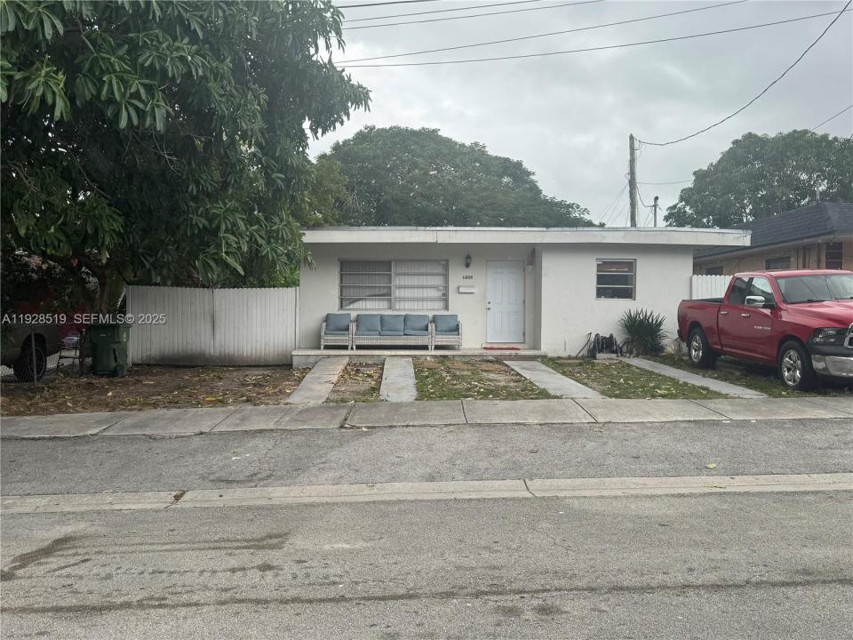 1032 SW 10th Street, Miami, Floride 33130, États-Unis