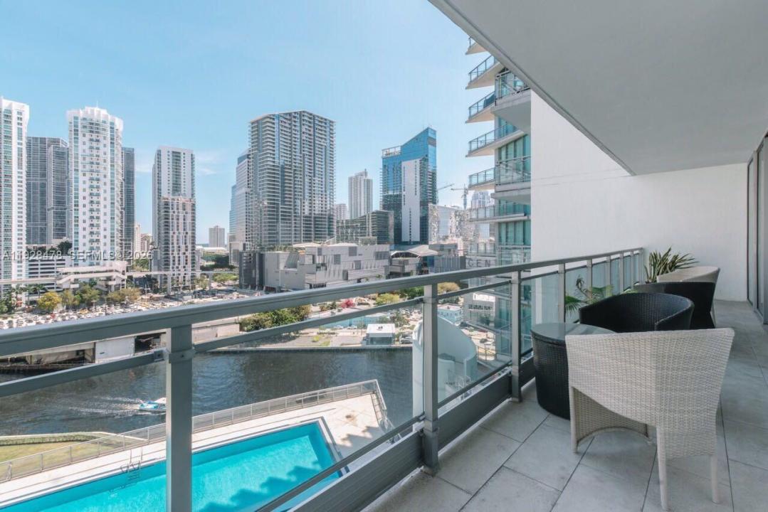 92 SW 3RD St 1512, Miami, Floryda 33130, USA
