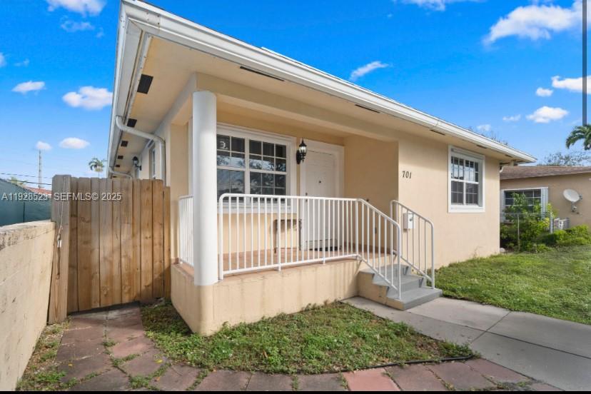 701 NE 6th St, Hallandale Beach, Florida 33009, USA