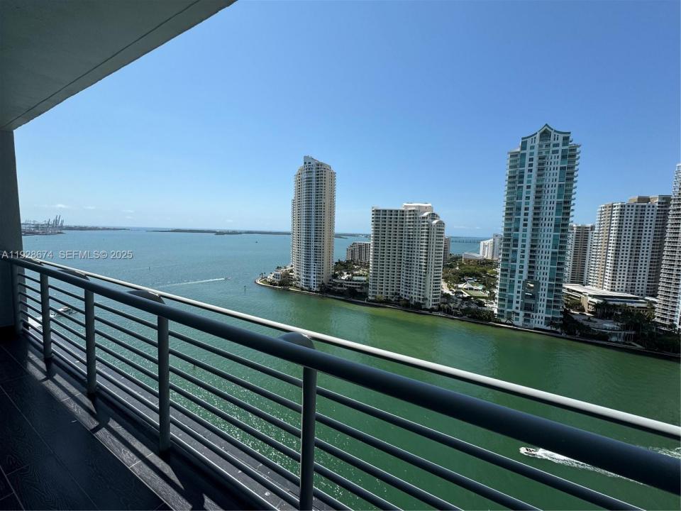 335 S Biscayne Blvd 2403, Miami, Floryda 33131, USA