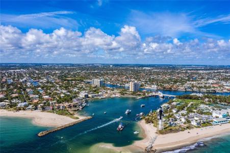 2443 NE 26th St, Lighthouse Point, Florida 33064, USA