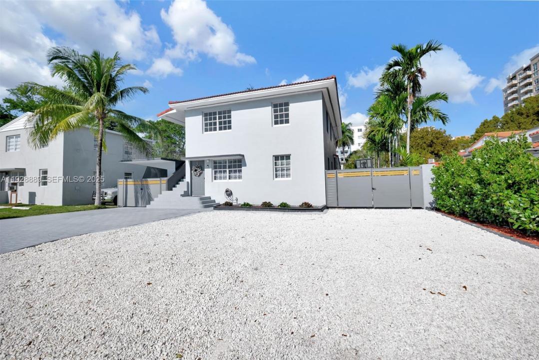 3711 SW 27th Ter, Miami, Florida 33134, USA