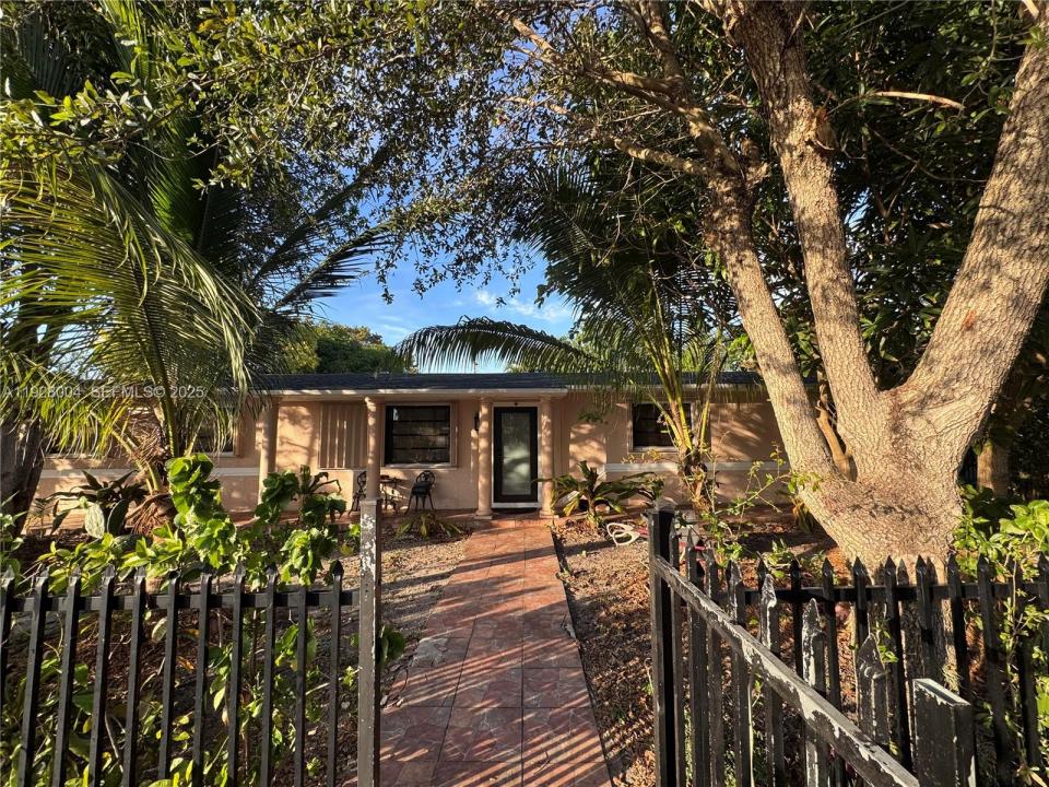 111 NE 175th St, North Miami Beach, Flórida 33162, Estados Unidos