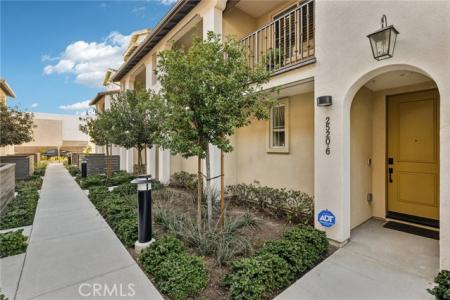 Valentina, Commerce, California 90040