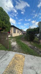 503 NW 43rd Pl, Miami, Florida 33126, USA
