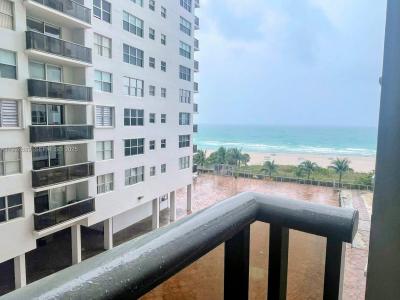 6039 Collins Ave 621, Miami Beach, Florida 33140, USA