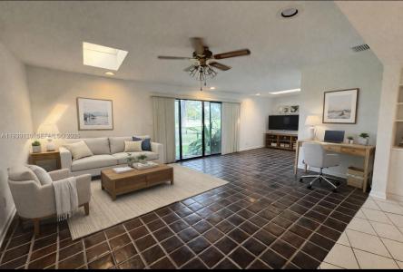 2001 S Saint Andrews Rd 121, Hollywood, Florida 33021, USA