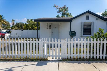 2444 Roosevelt St, Hollywood, Florida 33020, USA