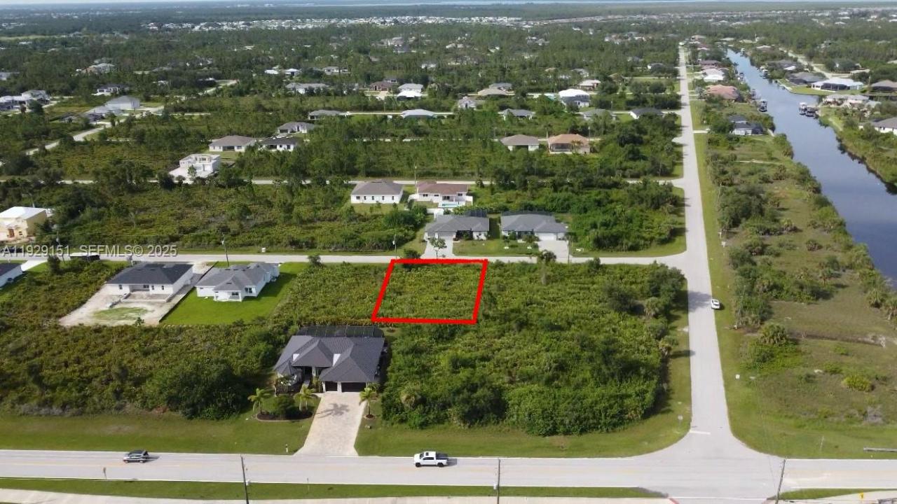 13581 Jeronimo Ln, Port Charlotte, Florida 33981, USA