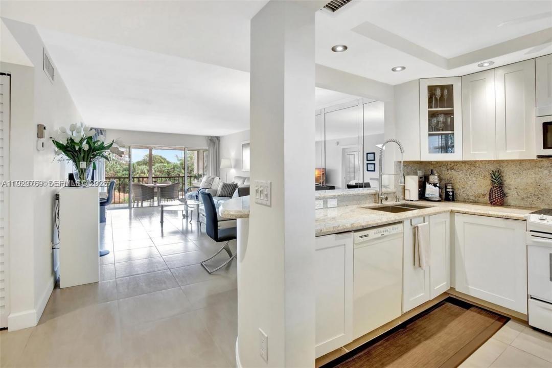 3930 Inverrary Blvd 405-D, Lauderhill, Florida 33319, Stati Uniti