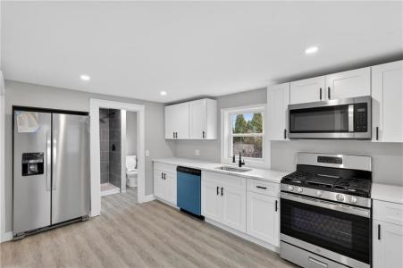 18 Huron Street, Warwick, RI 02889, USA