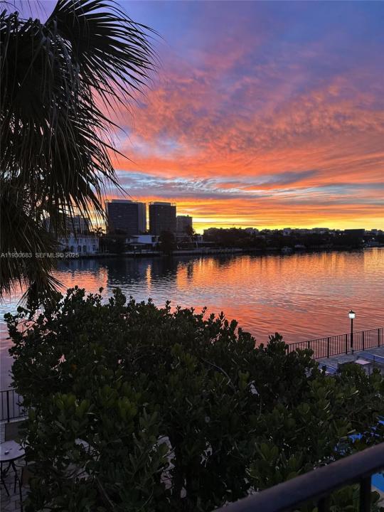 10101 E Bay Harbor Dr 206, Bay Harbor Islands, Florida 33154, USA