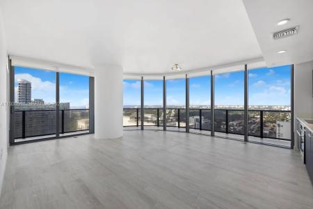 55 SW 9th St 3806, Miami, Florida 33130, USA