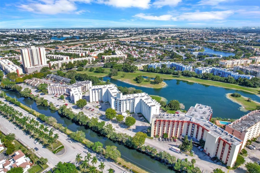 9682 Fontainebleau Blvd 306, Miami, Floride 33172, États-Unis
