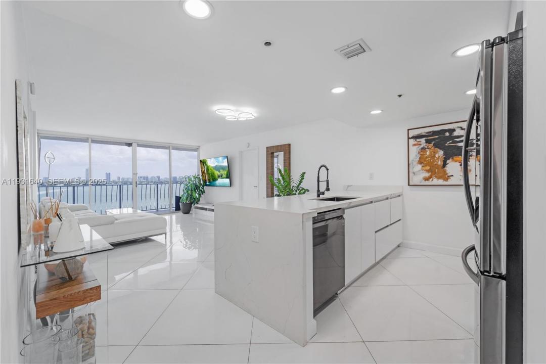 7601 E Treasure Dr 819, North Bay Village, Floride 33141, États-Unis