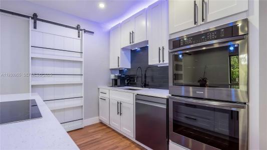 817 NW 17th St, Fort Lauderdale, Florida 33311, USA