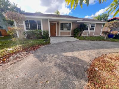 803 SW 79th Ave, North Lauderdale, 佛罗里达州 33068, 美国