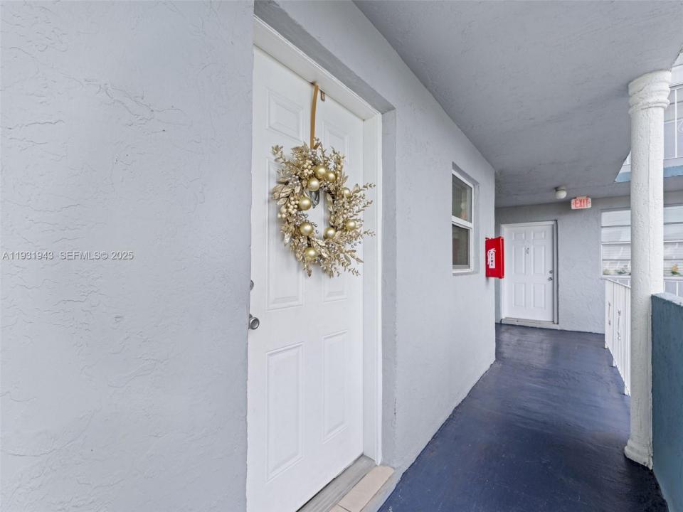 1655 W 44th Pl 448, Hialeah, Florida 33012, USA