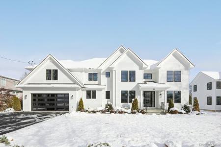 39 Potters Lane, New Rochelle, New York 10805