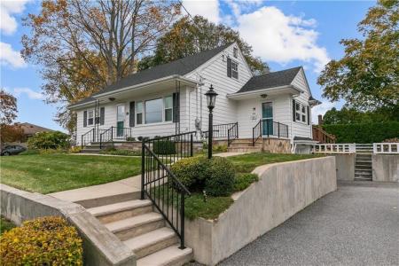 64 Kenyon Road, Tiverton, RI 02878, USA