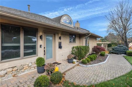 43 Highland Avenue, Warwick, Rhode Island 02886, USA