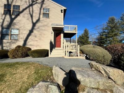 402 Pinewood Drive, Smithfield, RI 02917, USA