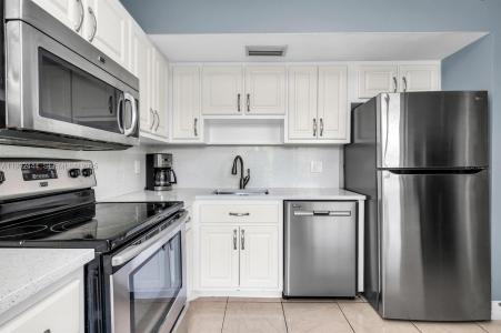 2800 N Palm Aire Dr 309, Pompano Beach, Florida 33069, USA