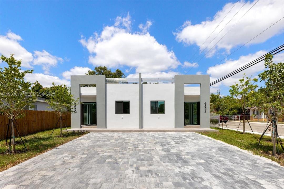 6852-6850 NW 4th AVE, Miami, Florida 33150, Stati Uniti