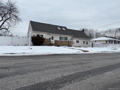 702 6th Street, West Babylon, New York 11704