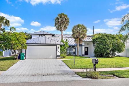 542 N Cypress Drive, Tequesta, Florida 33469