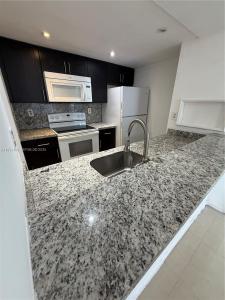 7075 NW 186th St C409, Hialeah, Florida 33015, USA