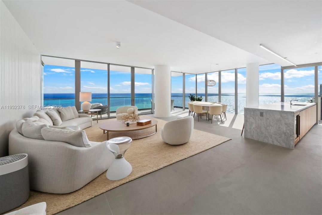 2000 S Ocean Dr 18B, Hallandale Beach, Florida 33009, USA