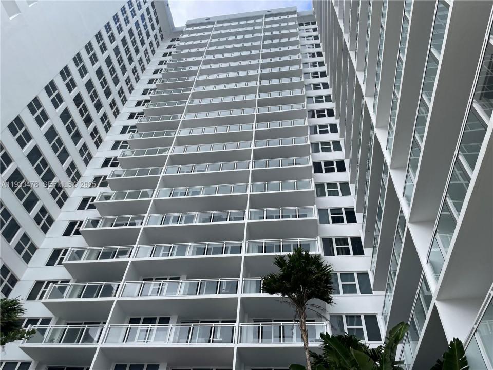 2030 S Ocean Dr 805, Hallandale Beach, Florida 33009, USA