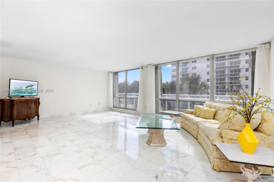 2751 S Ocean Dr 208S, Hollywood, Floride 33019, États-Unis